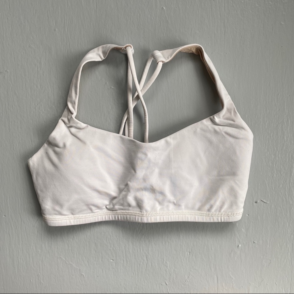 White lululemon sports bra